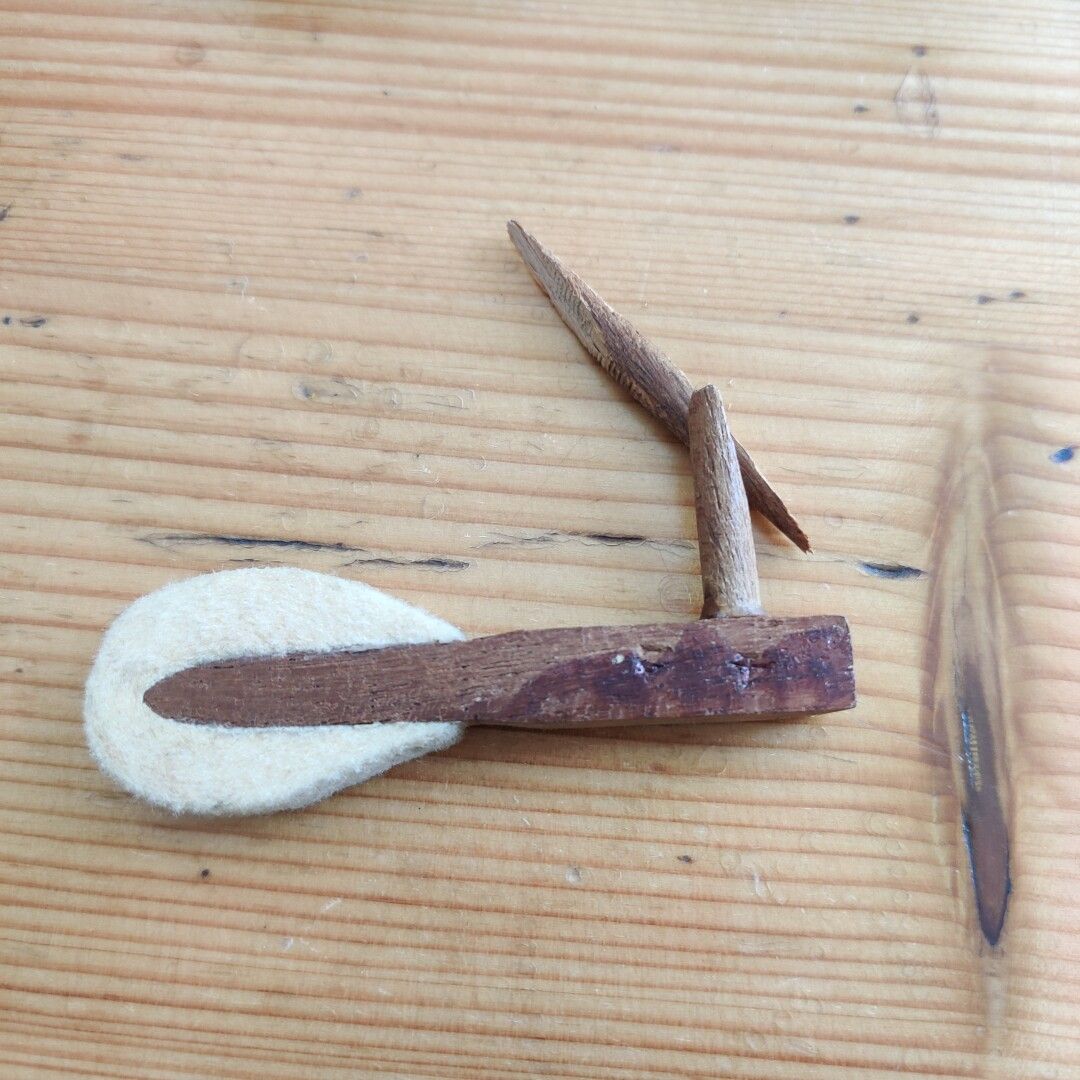 Ein kaputter Klavierhammer