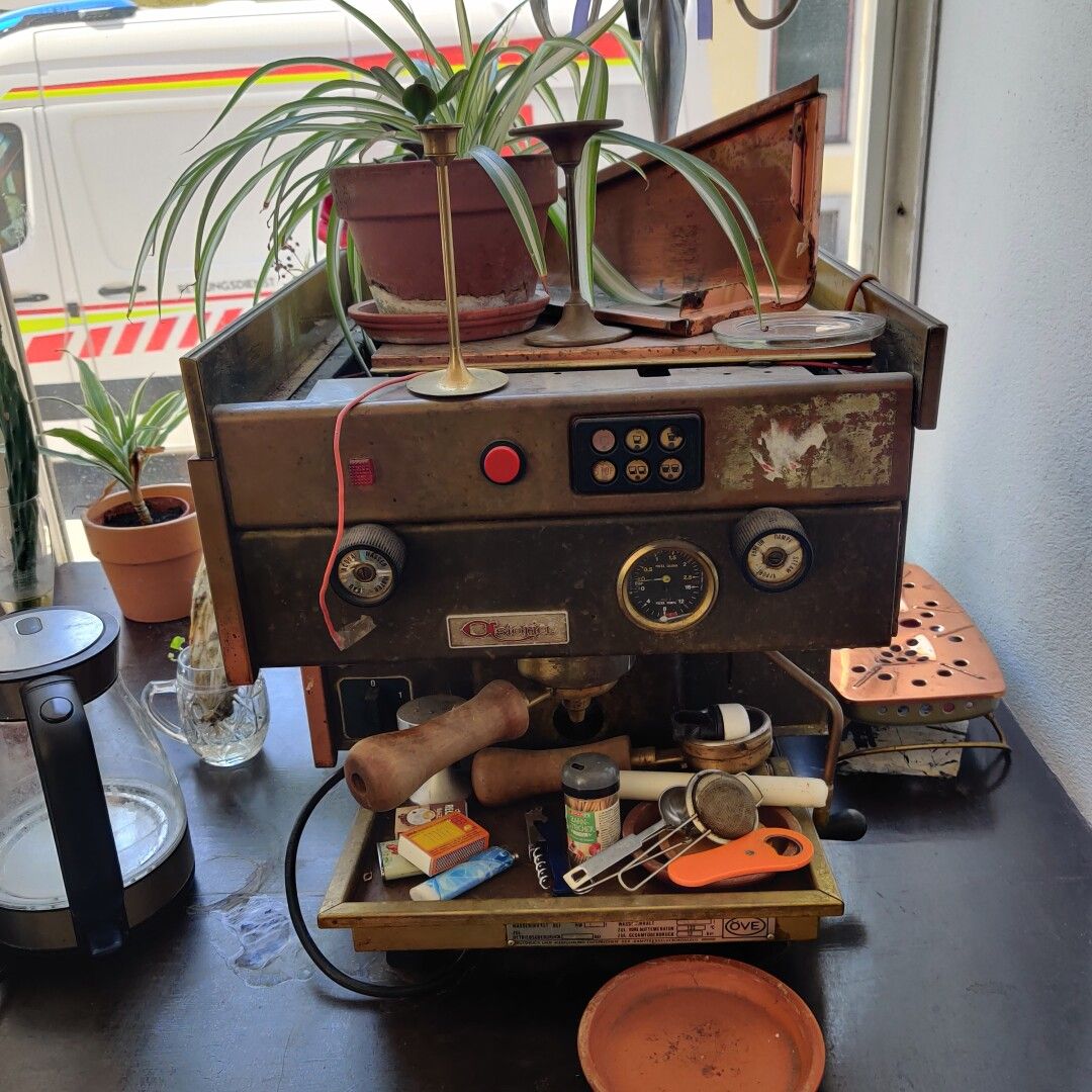eine alte Espresso Kaffeemaschine